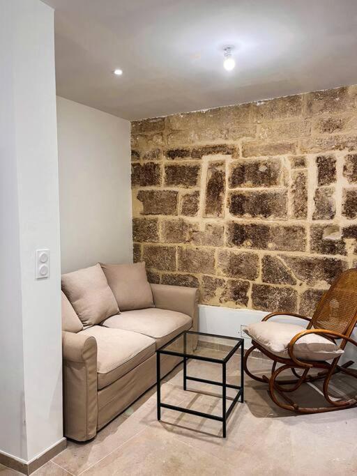 Appartement Charmant Et Calme Dans L'Herault Poussan Exterior foto